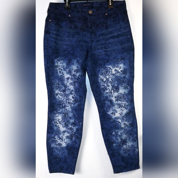 Bandolino Lisbeth Crop Curvy Floral Wash Pattern Style#DB22432 size 6 Womens - Picture 1 of 12